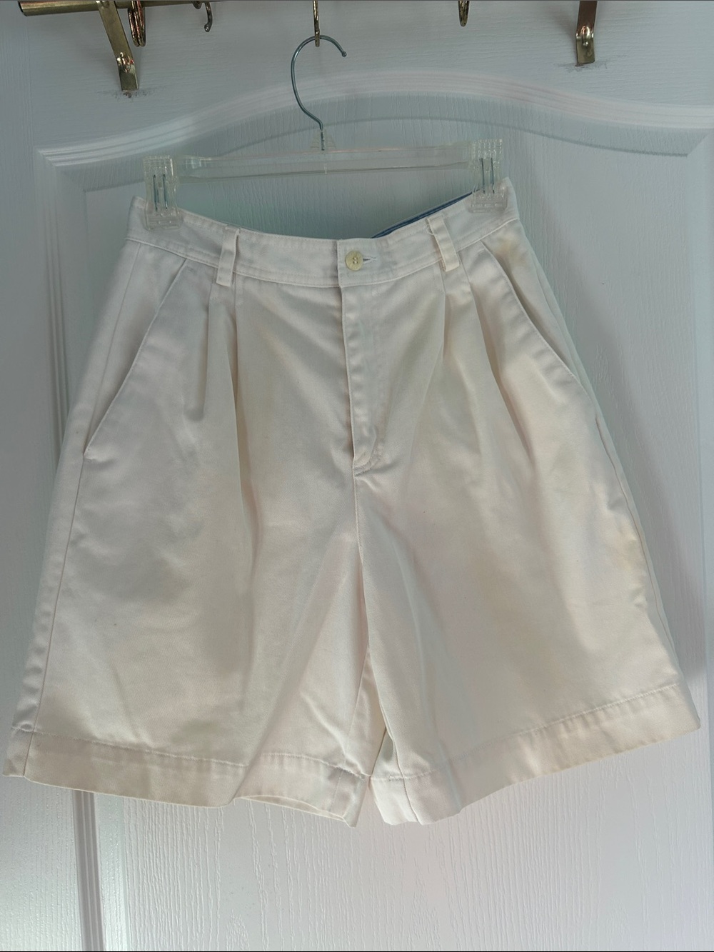 Vintage Liz Claiborne Cream High-Waist Pleated Shorts 6 - Picture 1 of 3